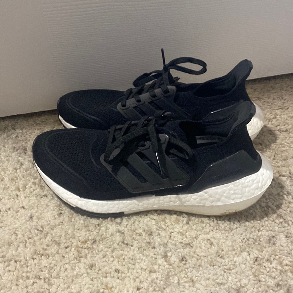 Adidas Ultraboost 22 womens running shoes
